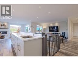 2pc Bathroom - 2241 Rojem Road, Kelowna, BC V1V2G3 Photo 14