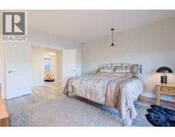 Living room - 2241 Rojem Road, Kelowna, BC V1V2G3 Photo 21