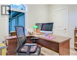 5pc Ensuite bath - 2241 Rojem Road, Kelowna, BC V1V2G3 Photo 18