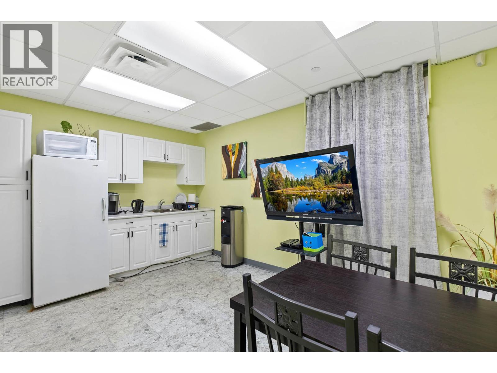 201 2040 Springfield Road, Kelowna
