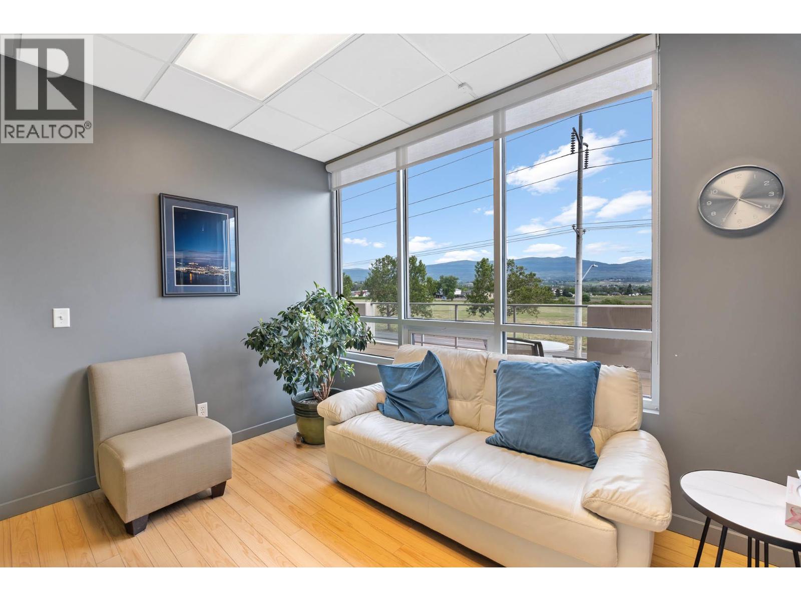 201 2040 Springfield Road, Kelowna