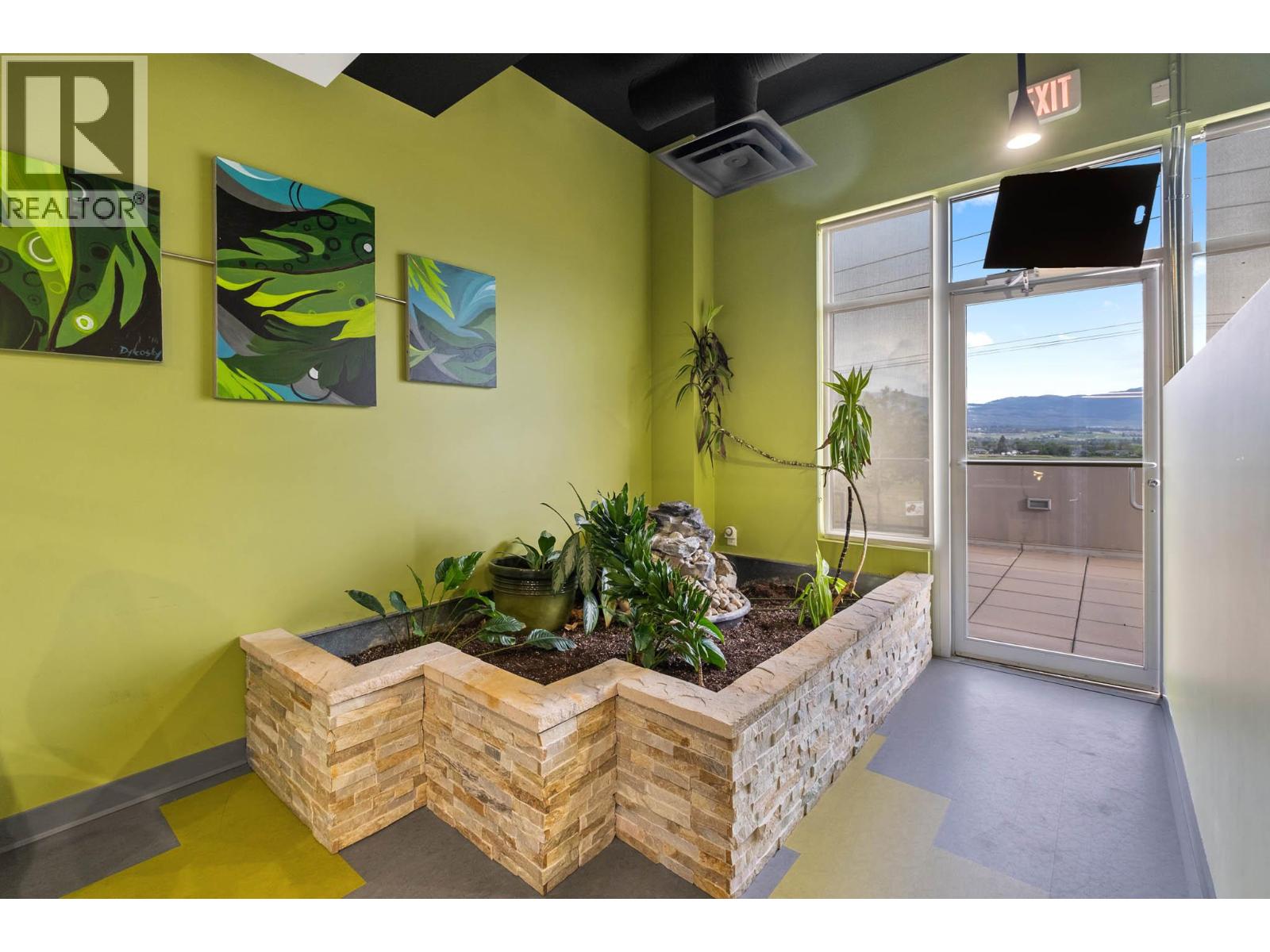 201 2040 Springfield Road, Kelowna