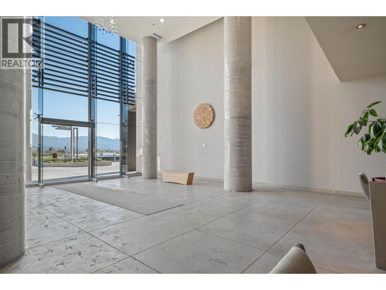 201 2040 Springfield Road, Kelowna