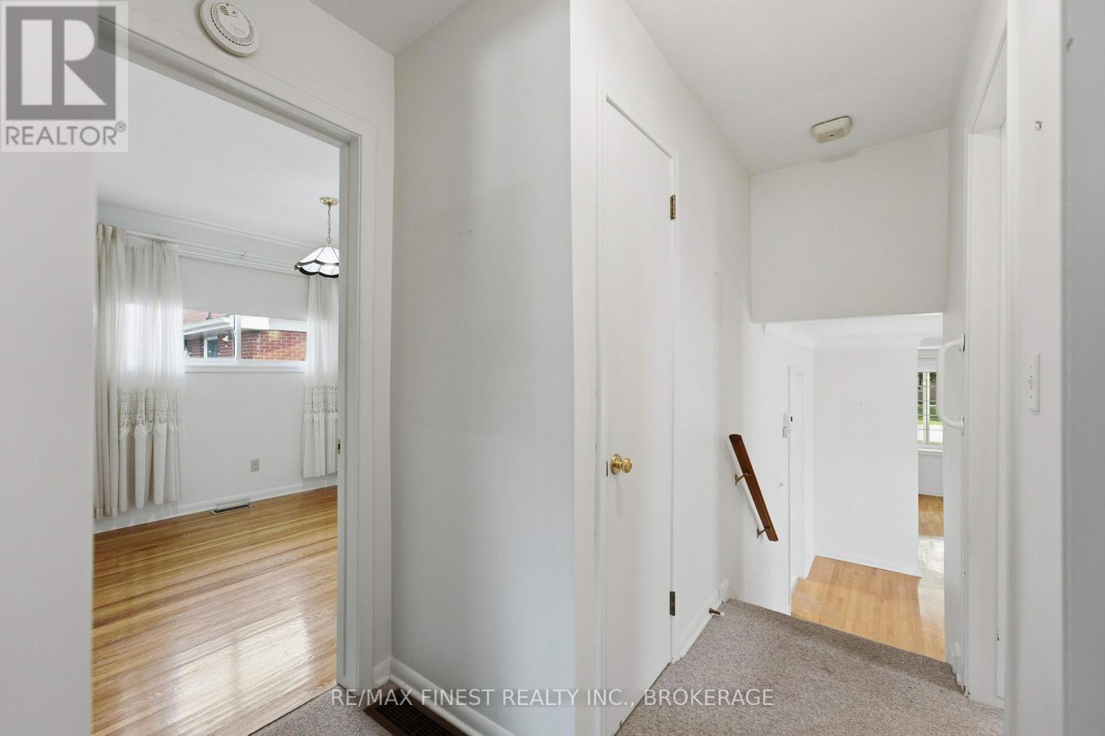 746 LAIDLAW CRESCENT - 18