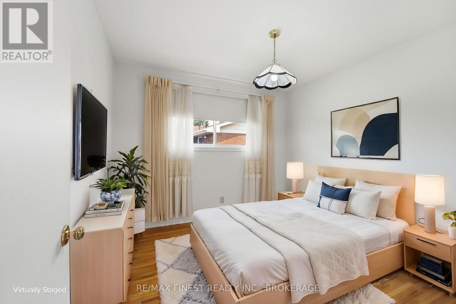 746 LAIDLAW CRESCENT - 25