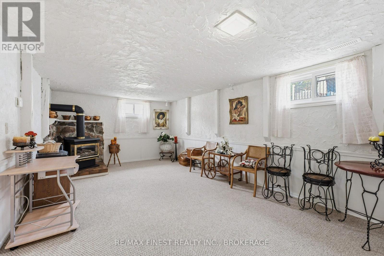 746 LAIDLAW CRESCENT - 28