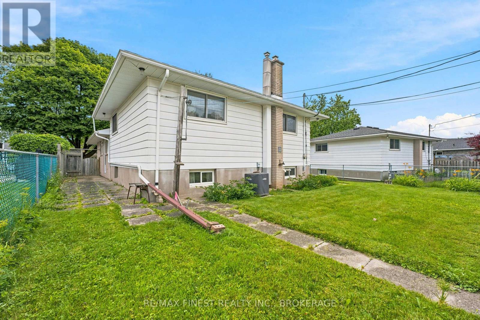 746 LAIDLAW CRESCENT - 37