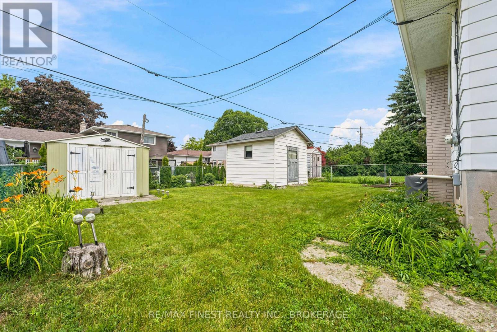 746 LAIDLAW CRESCENT - 38
