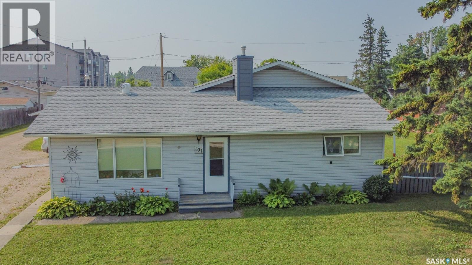 101 Cairns AVENUE W, Melfort — photo 2