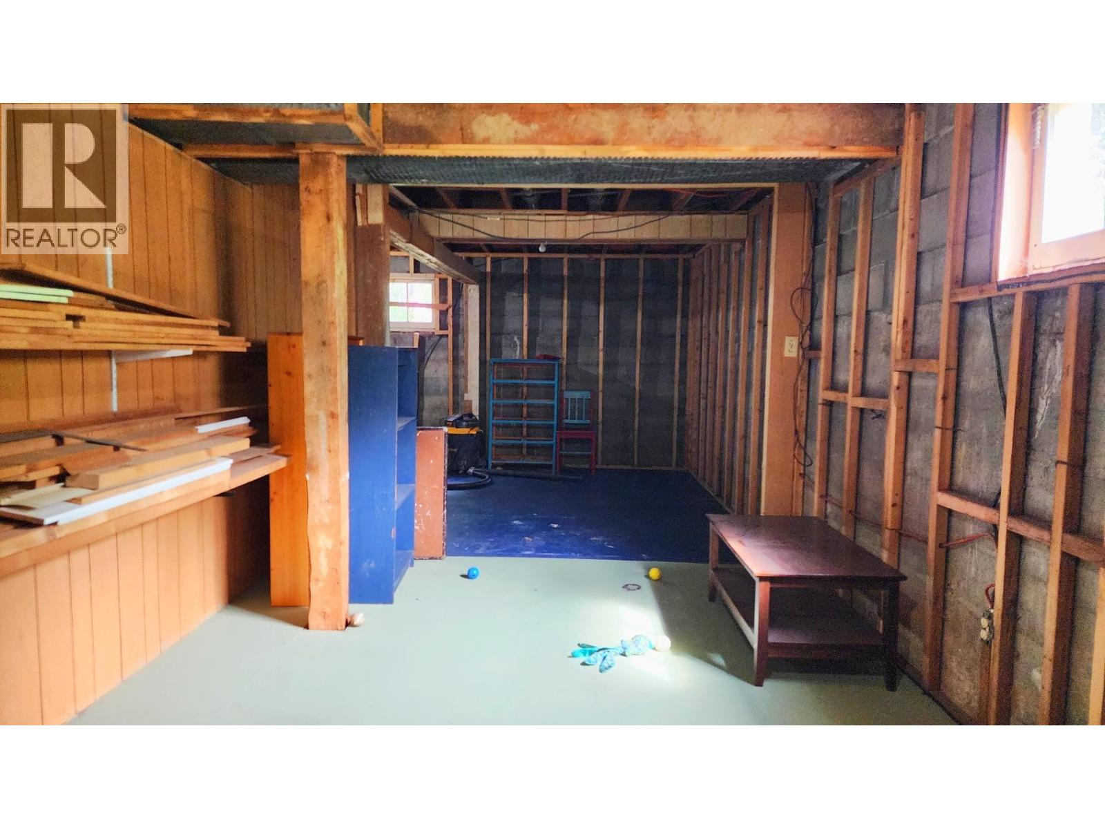 1685 ELM STREET - 23
