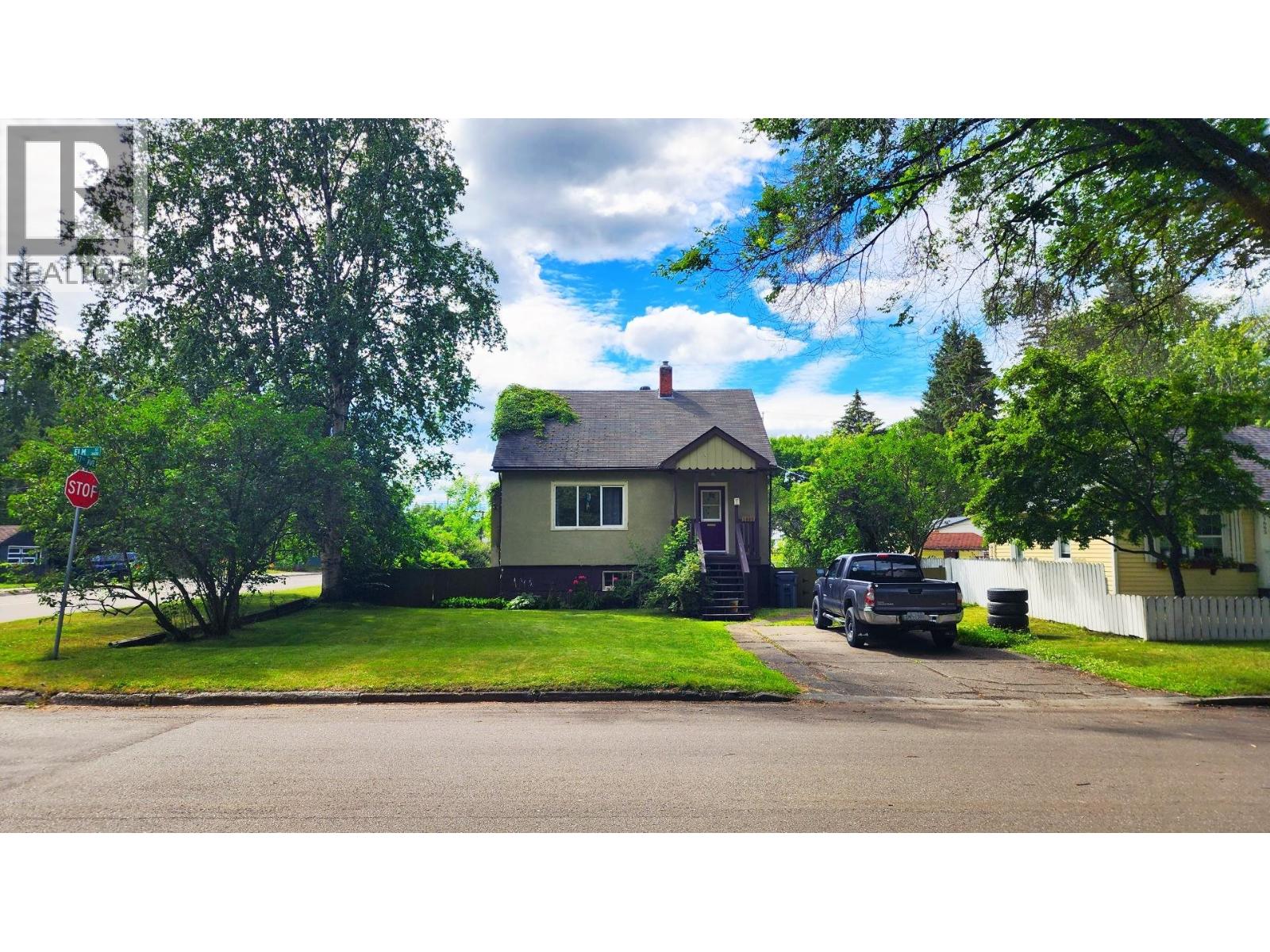 1685 ELM STREET - 28