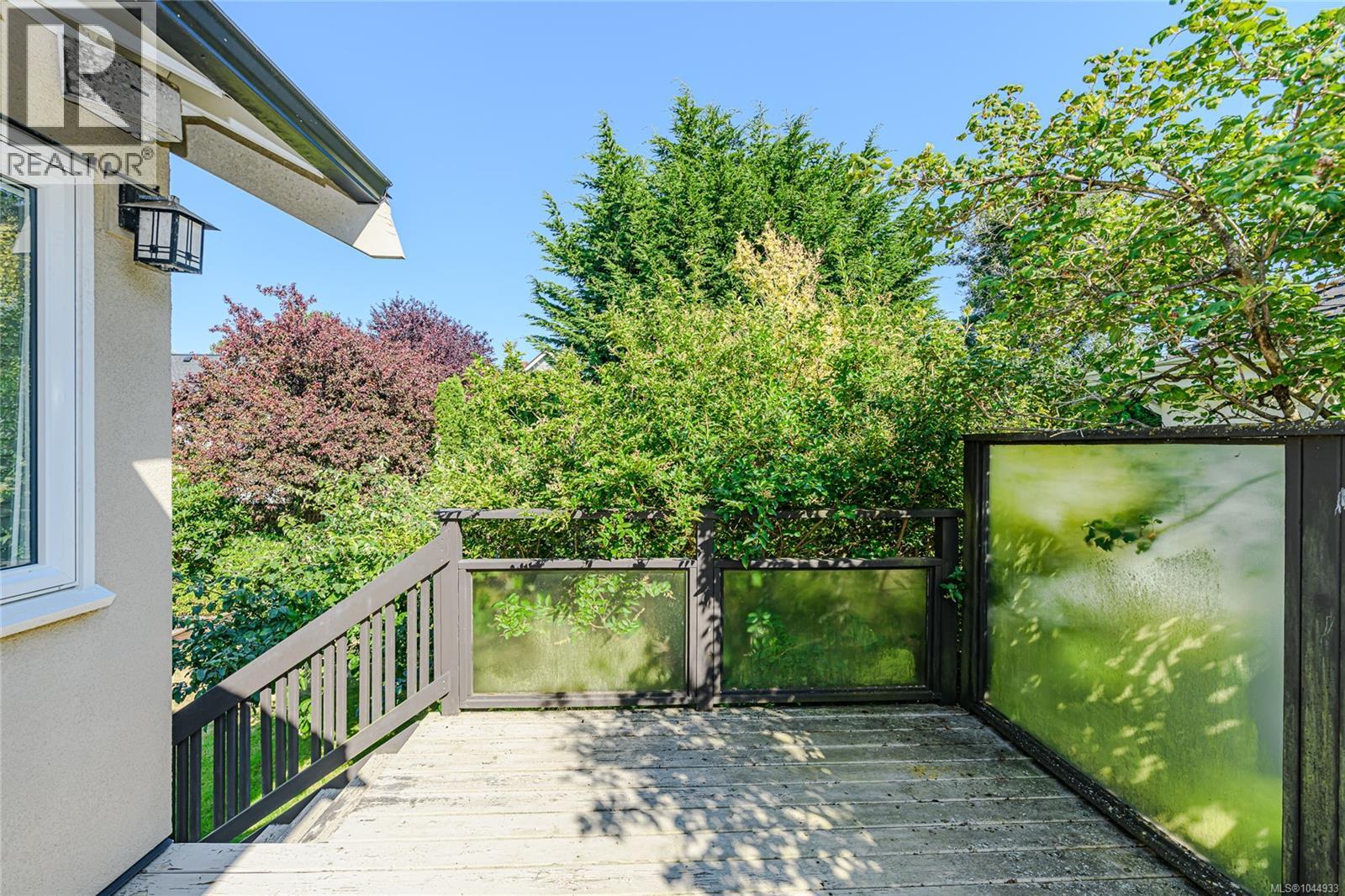 129 Moss St - Image 10