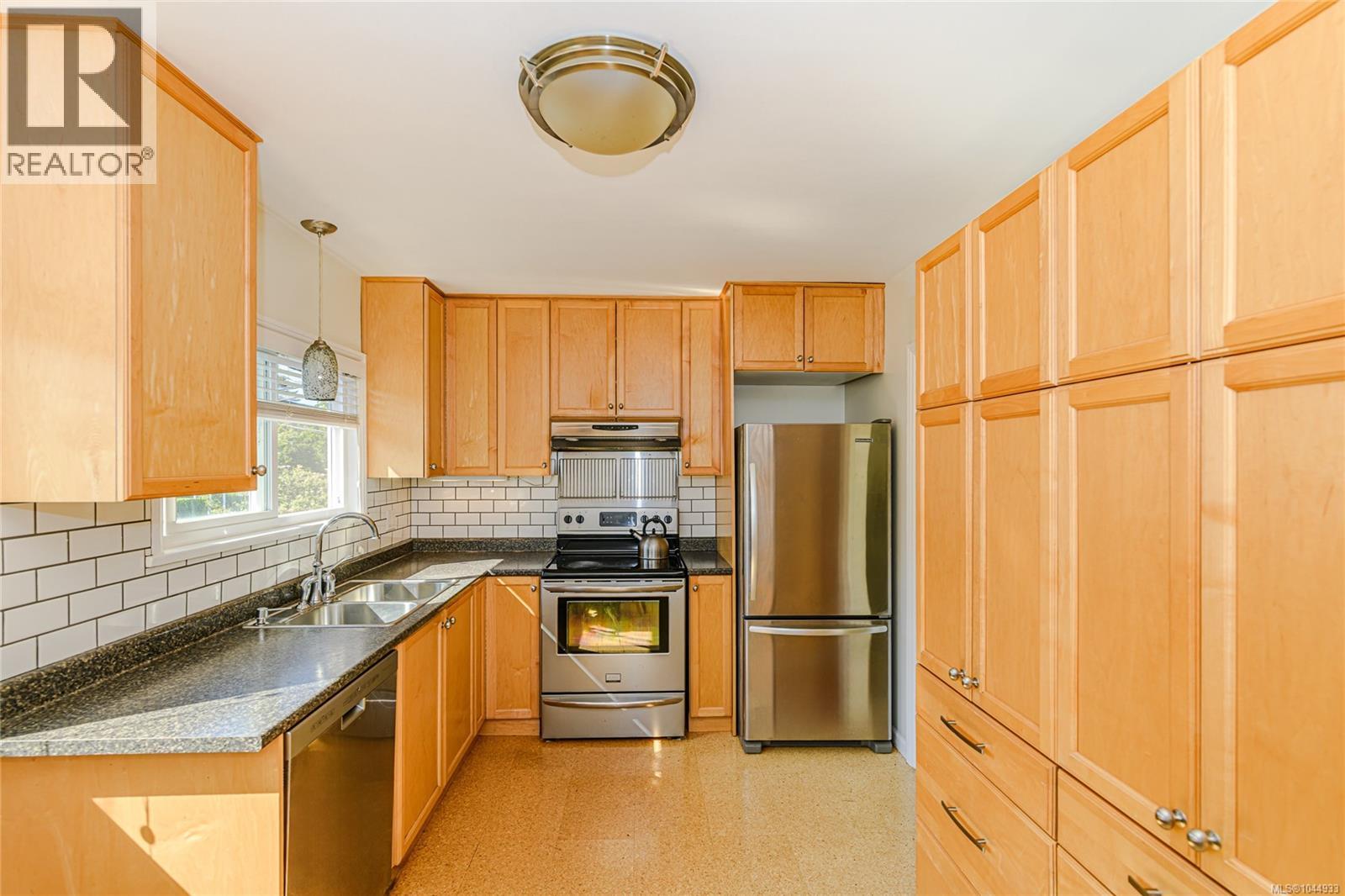 129 Moss St - 13