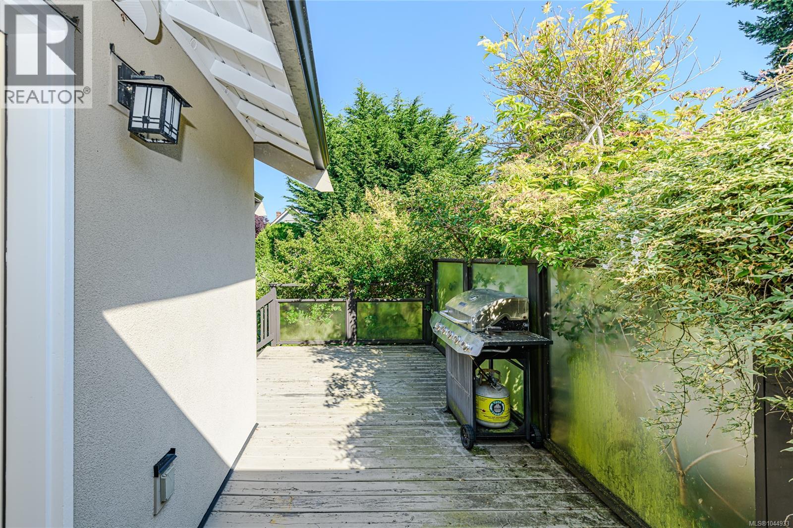 129 Moss St - 9