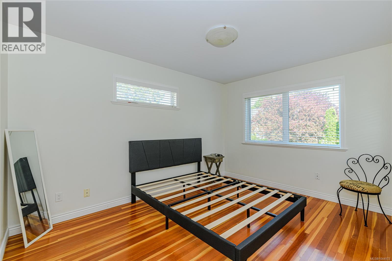 129 Moss St - Image 16