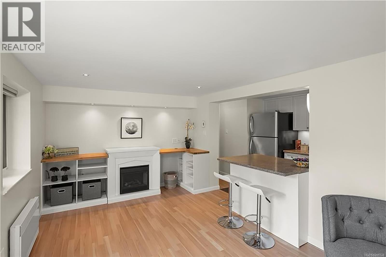 129 Moss St - 35