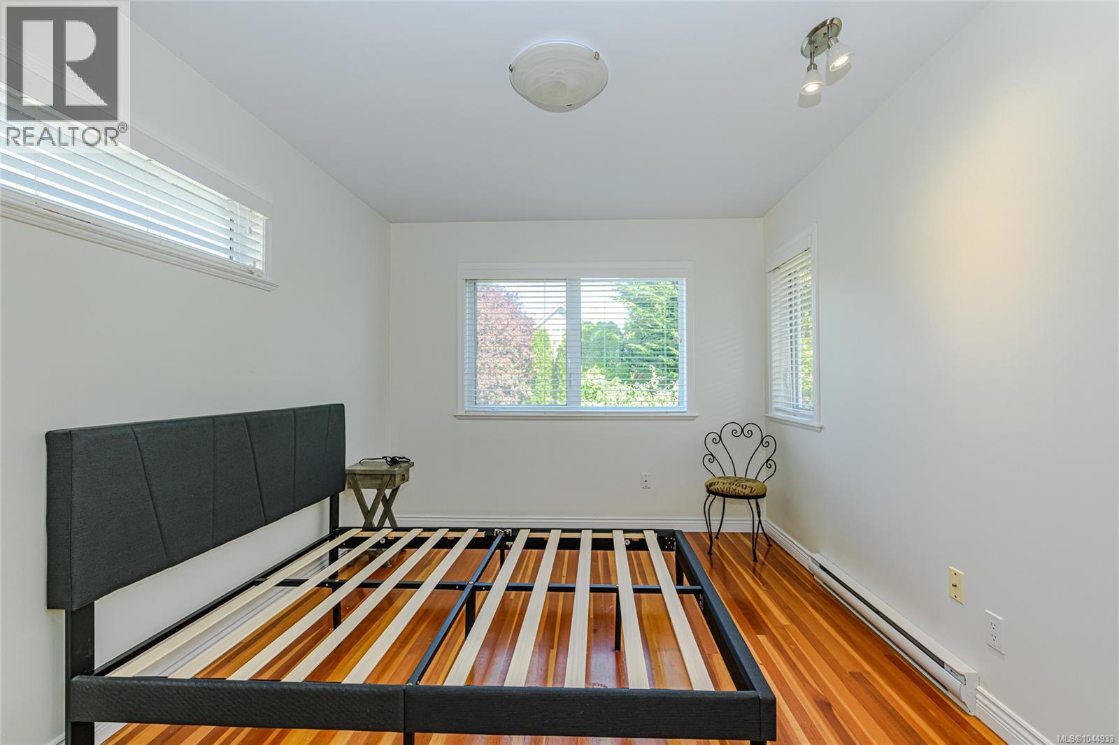 129 Moss St - Image 17