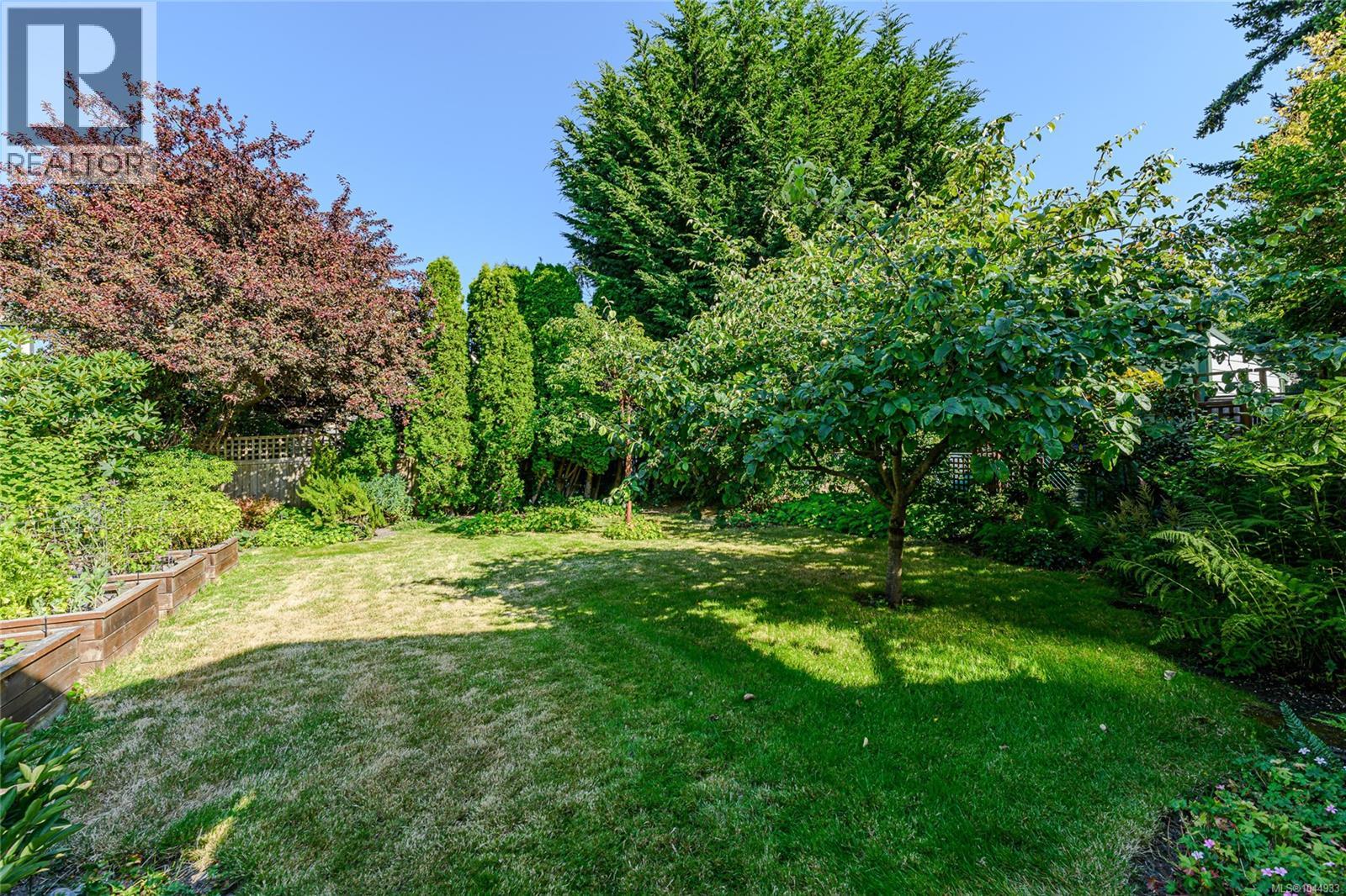 129 Moss St - Image 26
