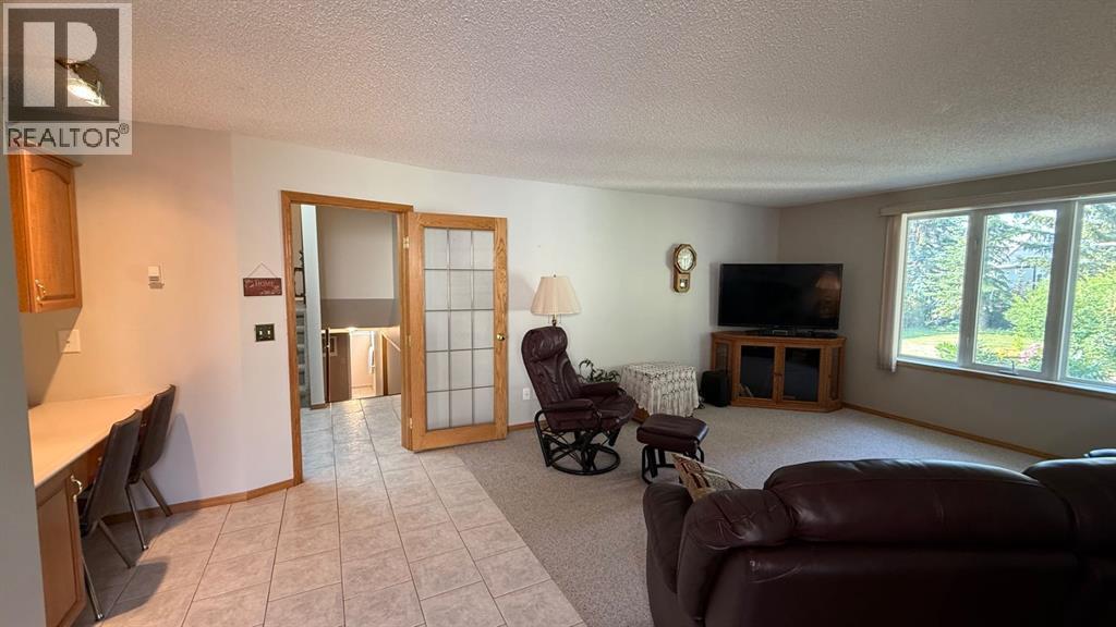 611 6 Avenue W - Image 37