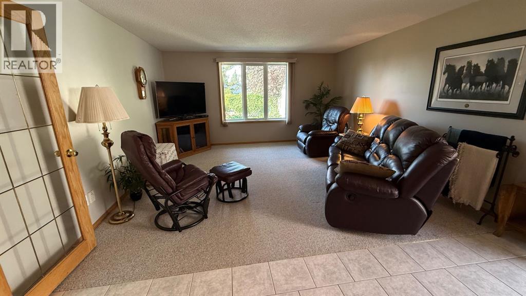 611 6 Avenue W - 36