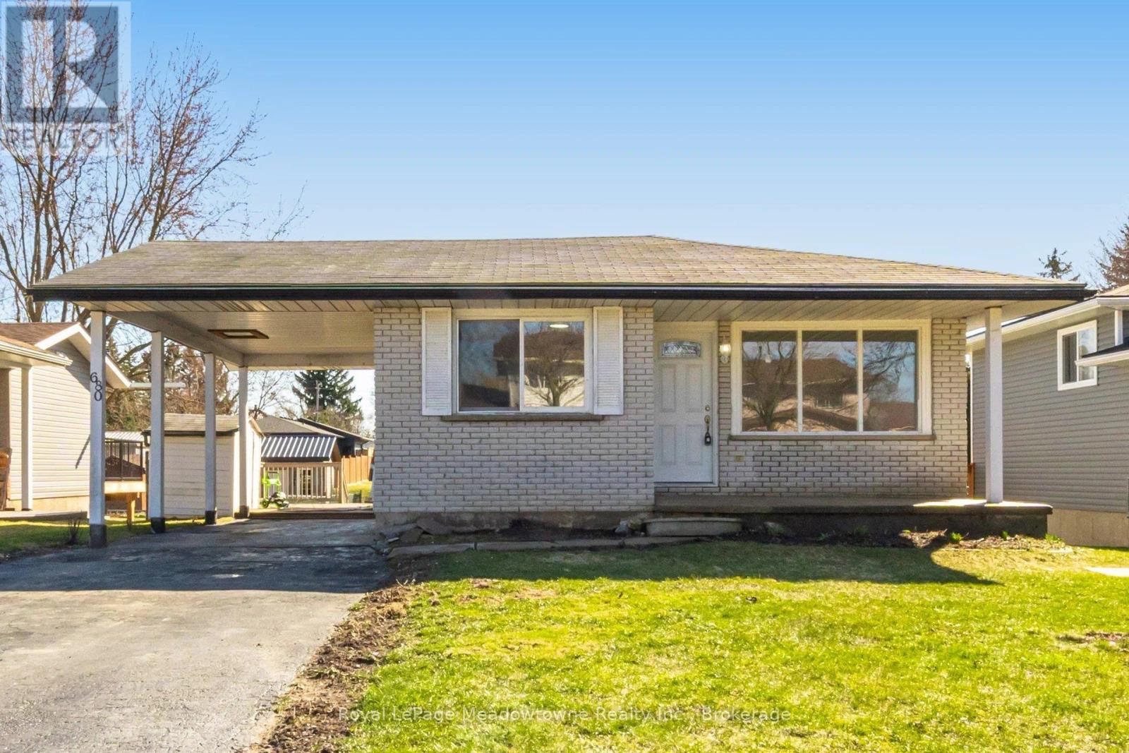 680 RAGLAN STREET - 1