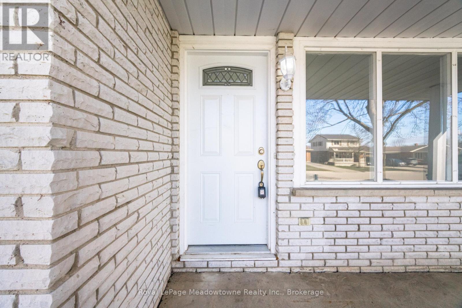 680 RAGLAN STREET - 6