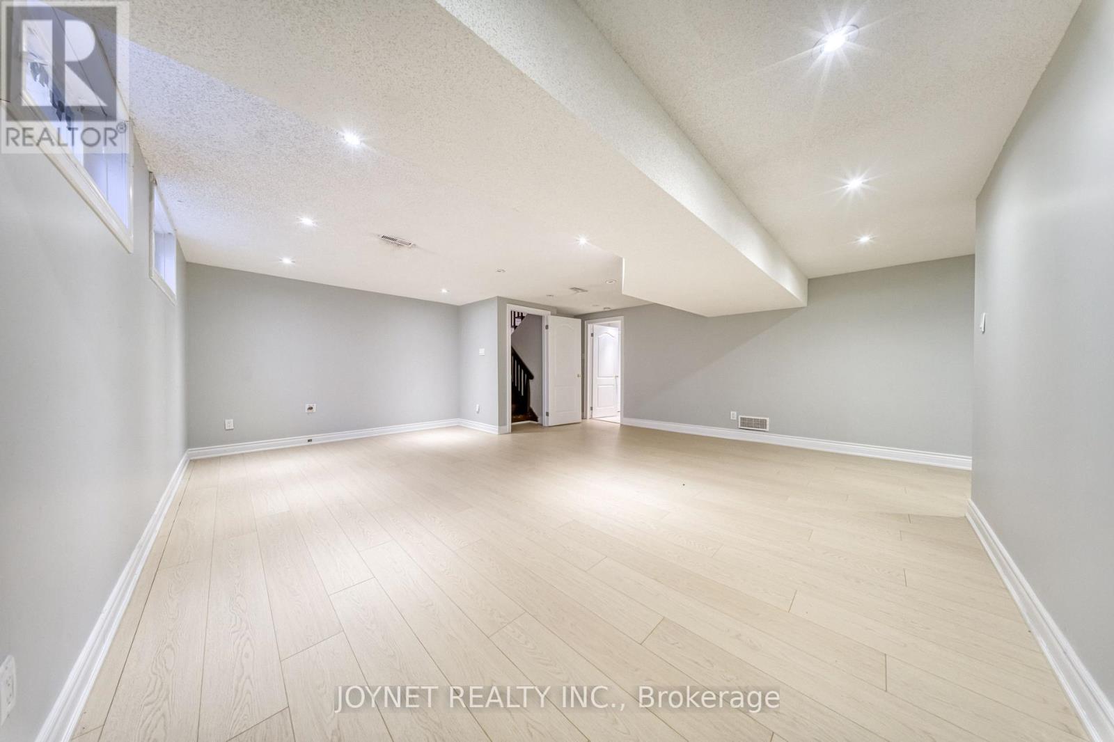 18 BRUCE FARM DRIVE - Image 32
