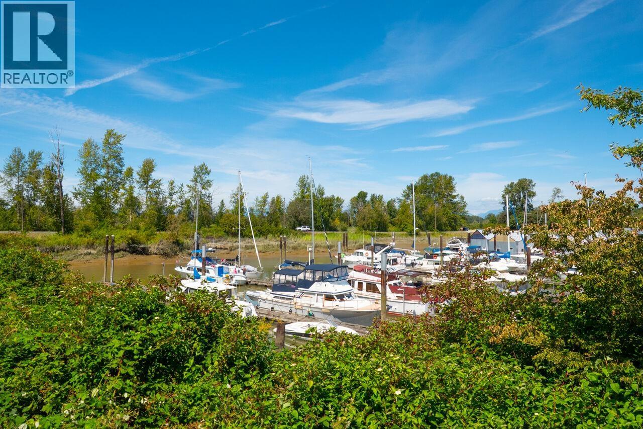 #112-4955 RIVER Road, Delta