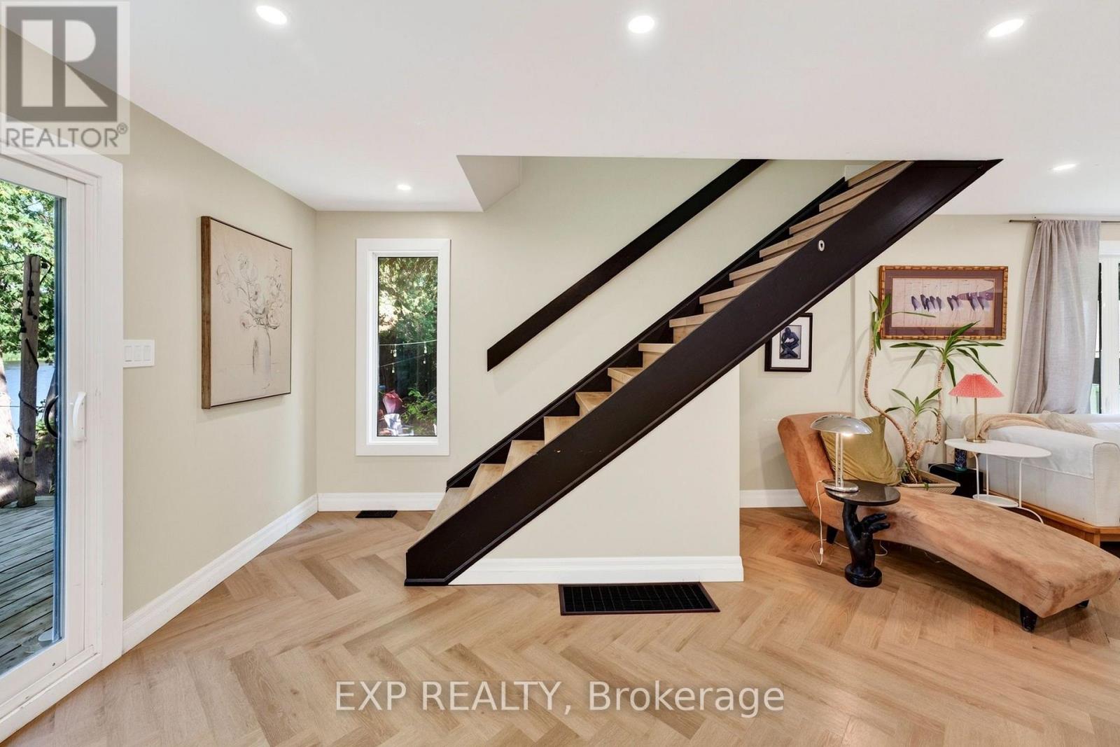 1 AIRD COURT - 24