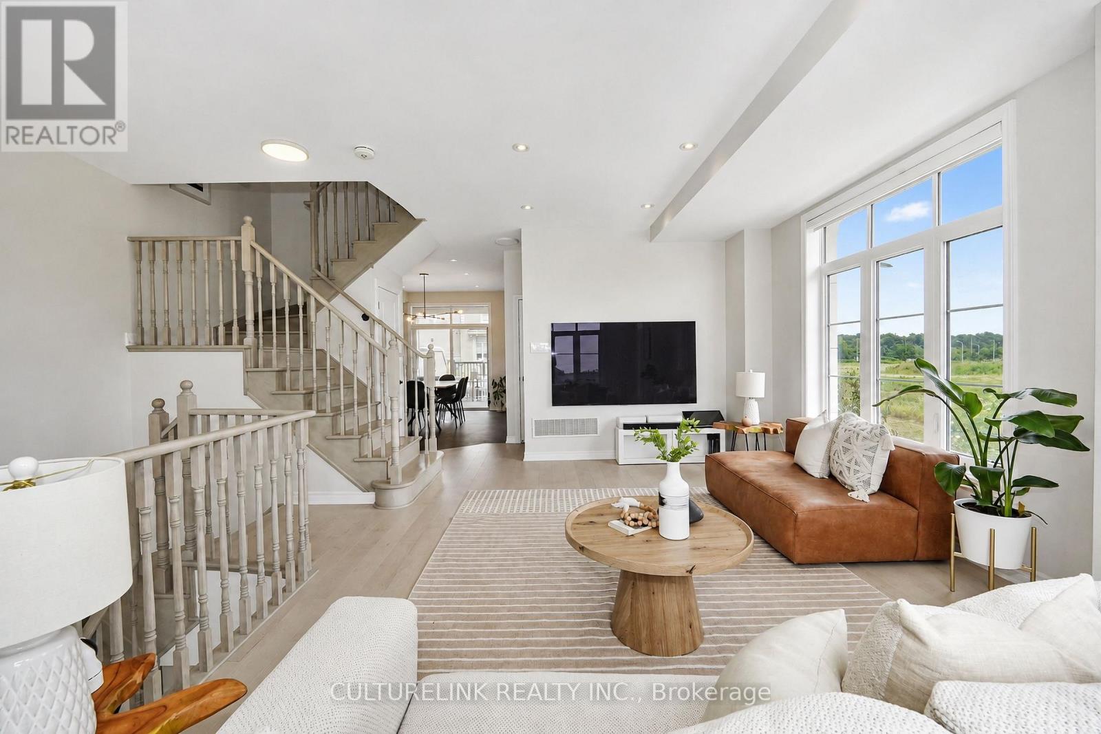 37 BABINGTON GATE - 12