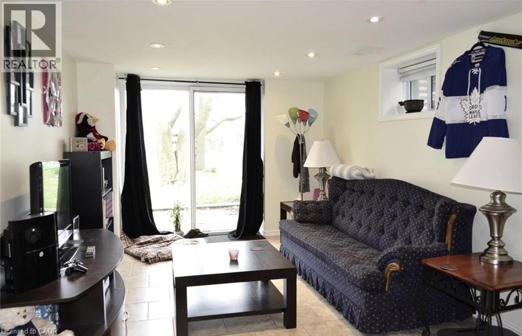 461 VICTORIA Street S Unit# B — photo 2