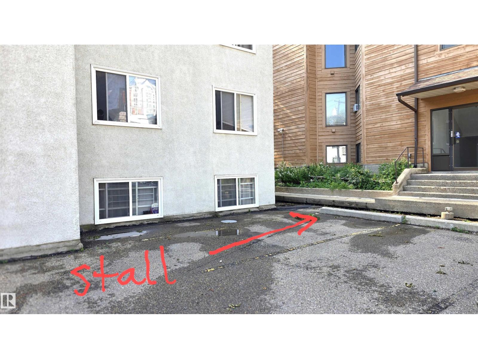 #207 10415 93 ST NW - 17