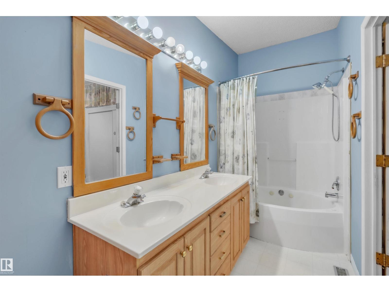 5313 57A ST - Image 17