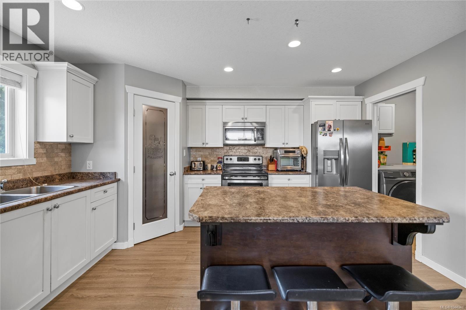 429 Alpen Way - 3