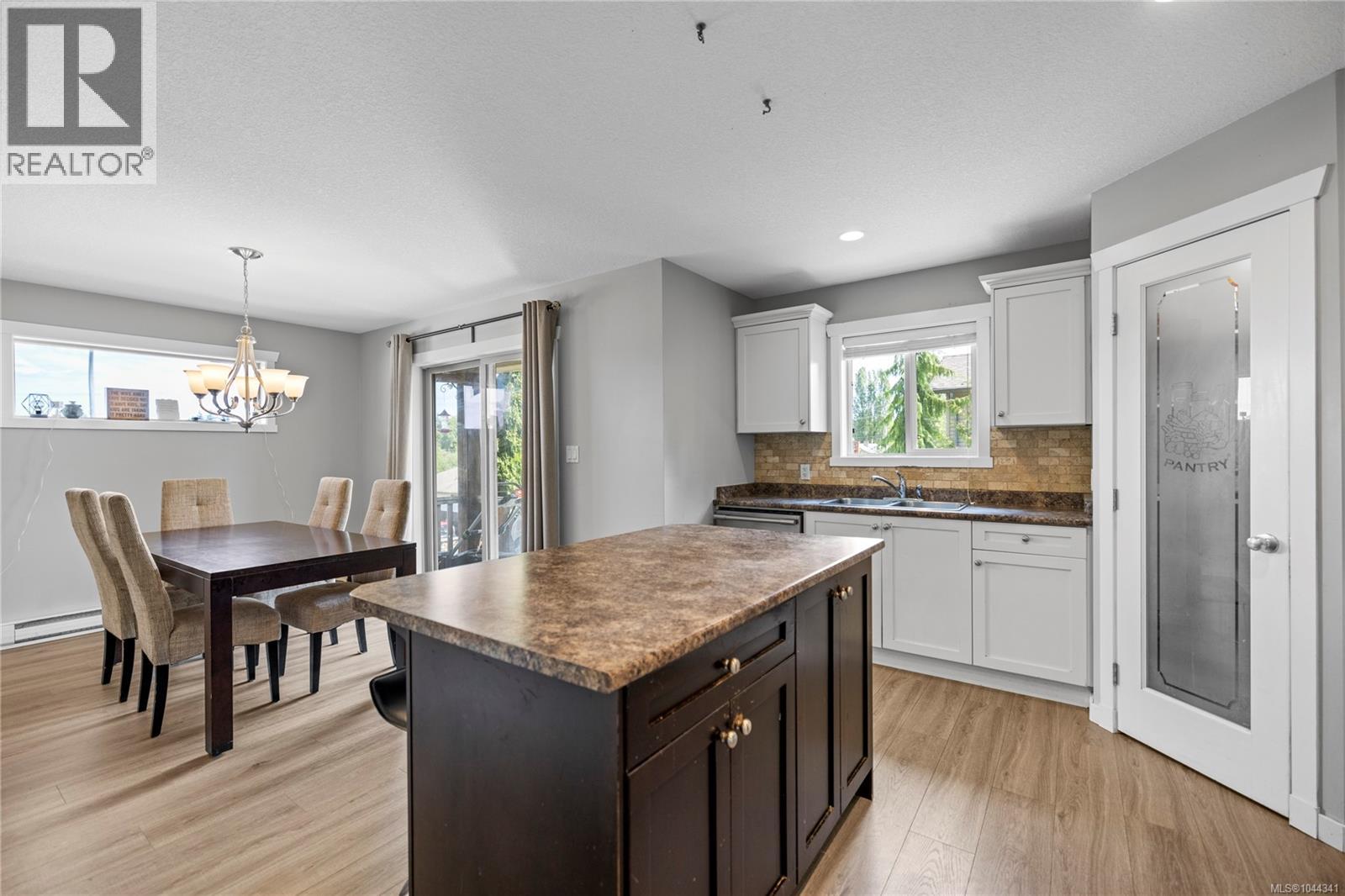 429 Alpen Way - 4