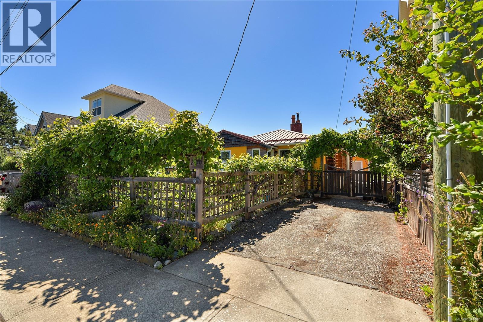 2420 Dryfe St - 2
