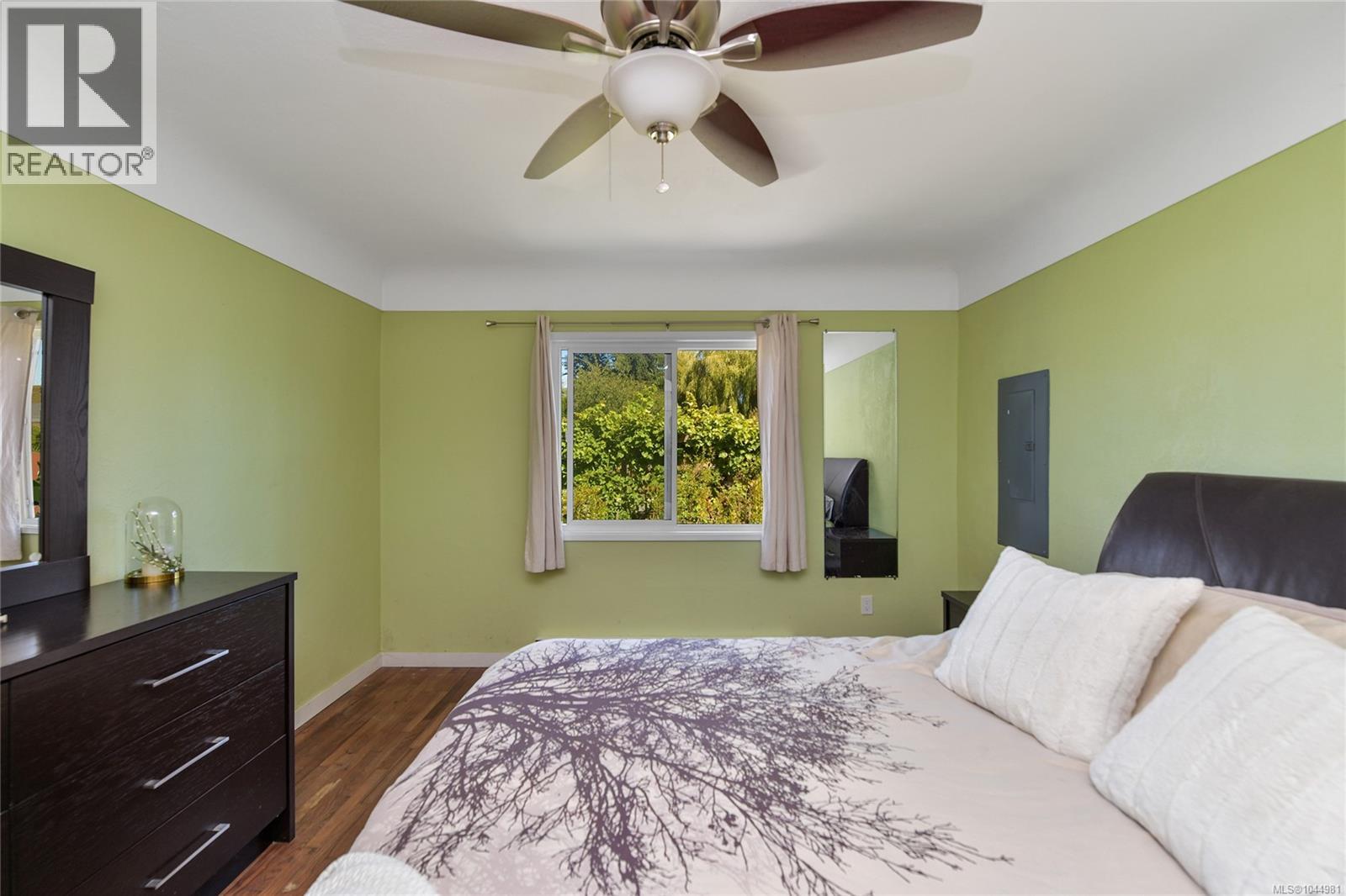  2420 Dryfe Street, Oak Bay