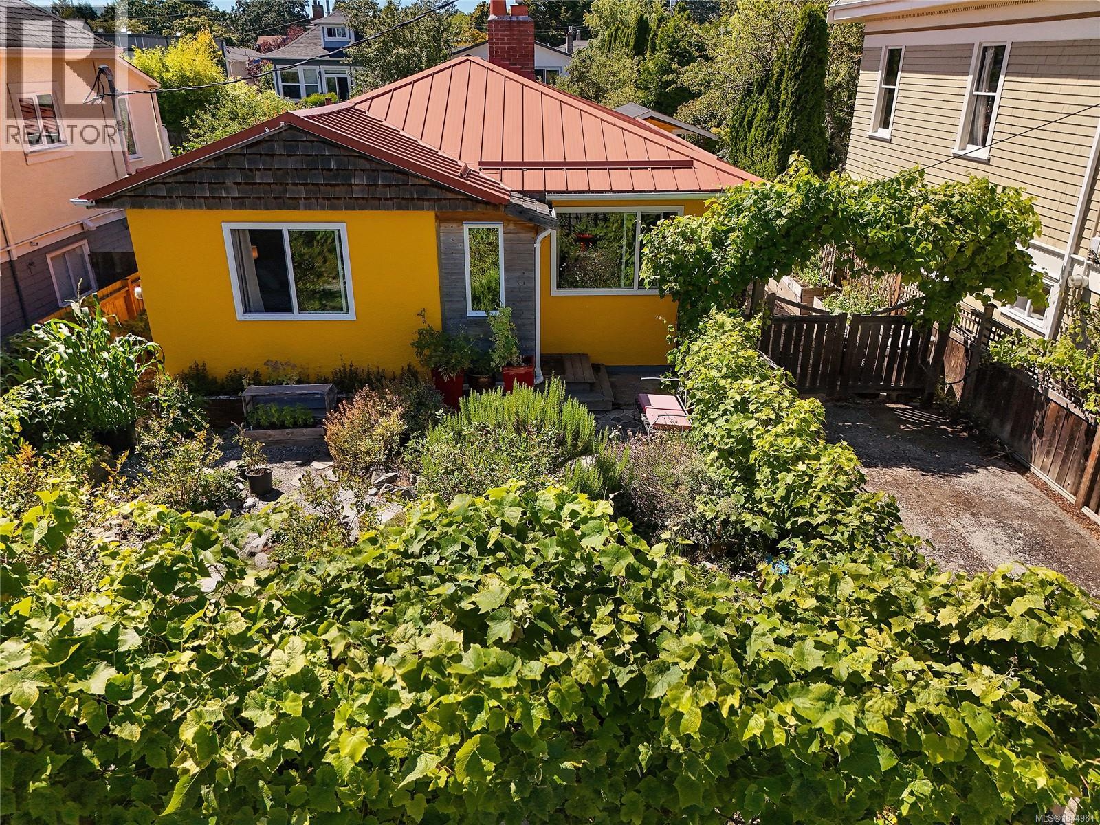  2420 Dryfe Street, Oak Bay