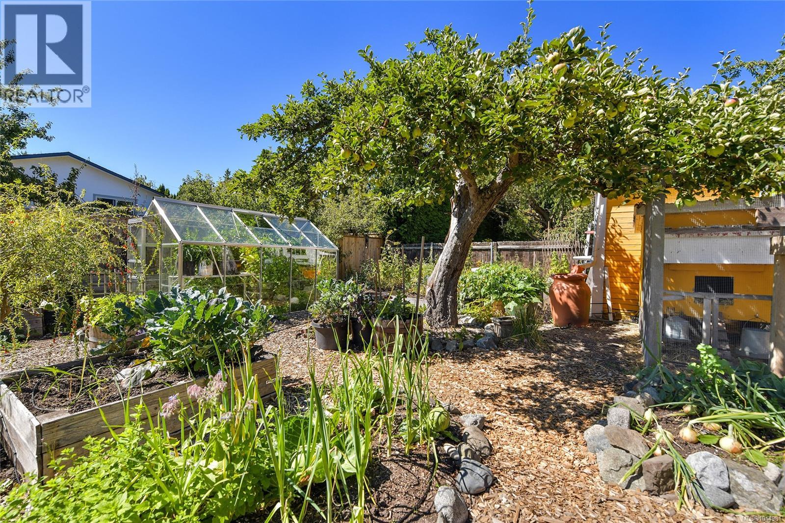  2420 Dryfe Street, Oak Bay