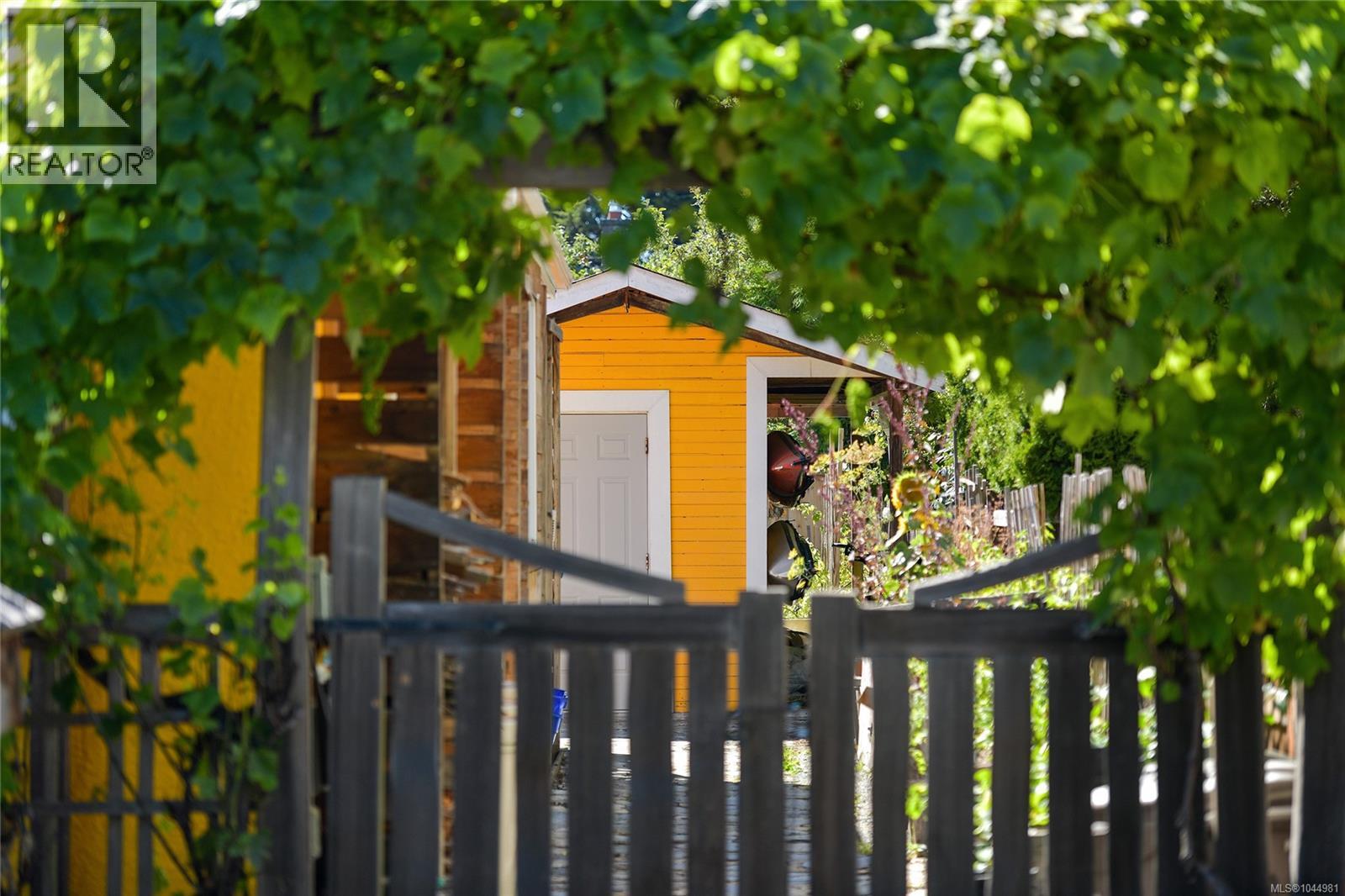  2420 Dryfe Street, Oak Bay