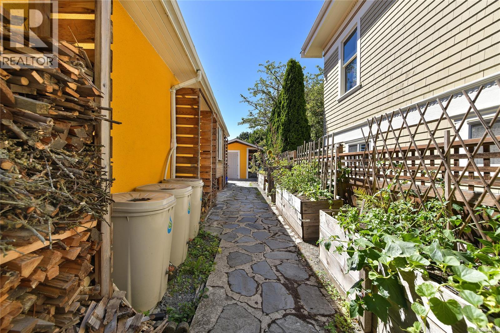  2420 Dryfe Street, Oak Bay