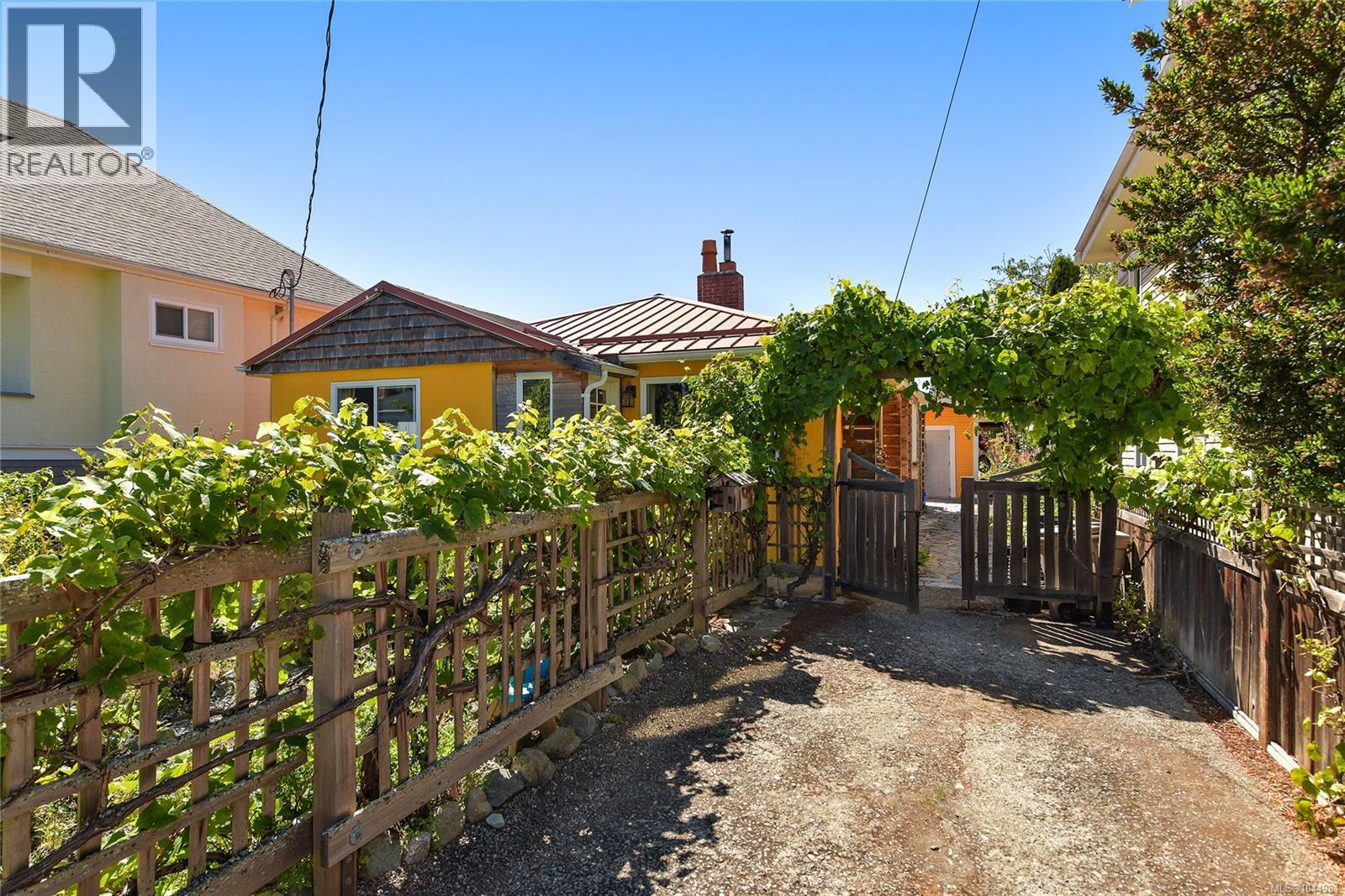  2420 Dryfe Street, Oak Bay