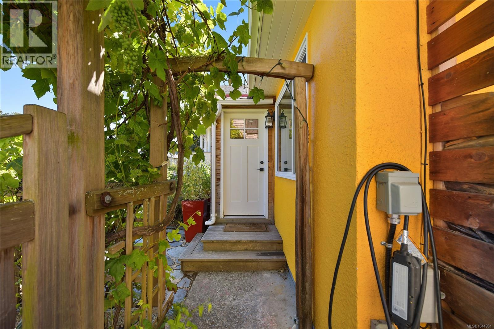  2420 Dryfe Street, Oak Bay
