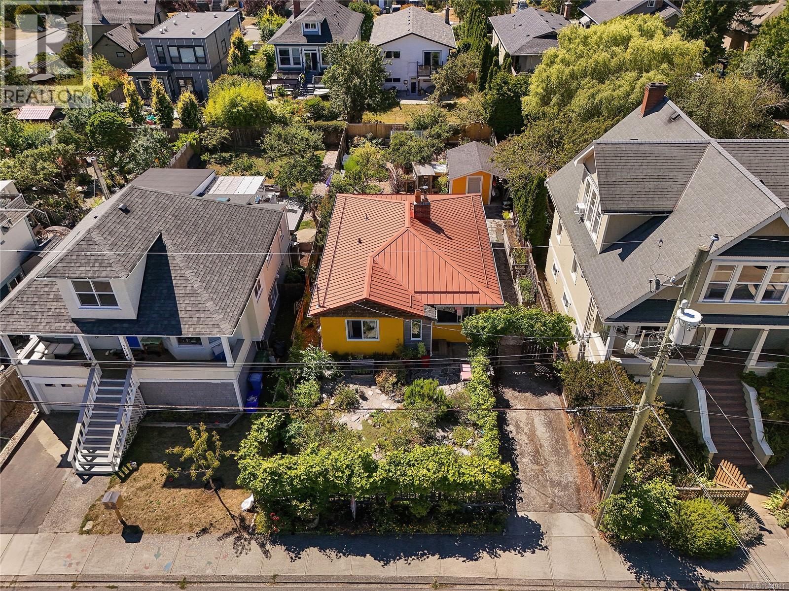 2420 Dryfe St - 52