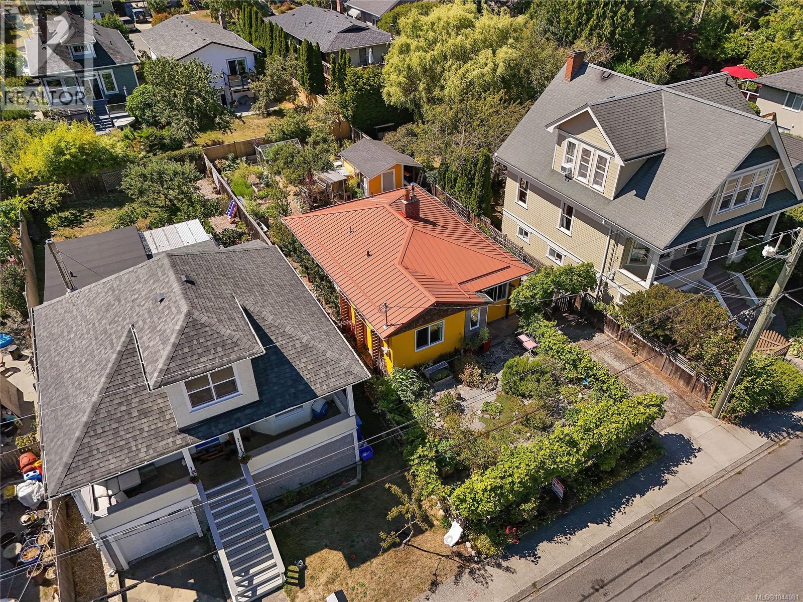2420 Dryfe St - 53