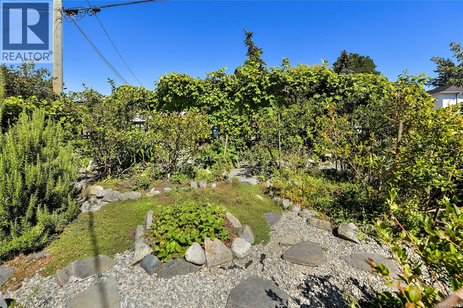  2420 Dryfe Street, Oak Bay