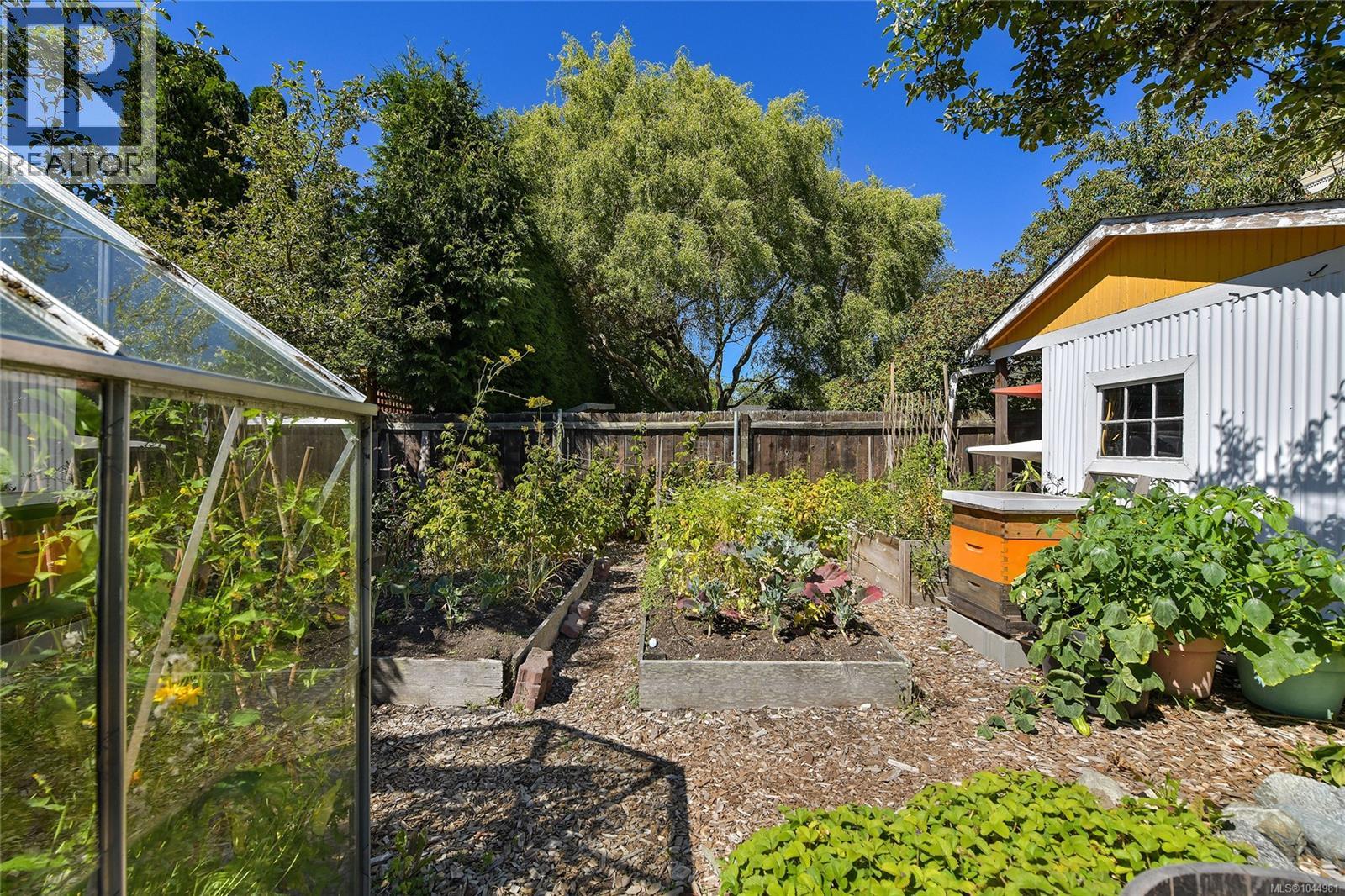 2420 Dryfe St - 56