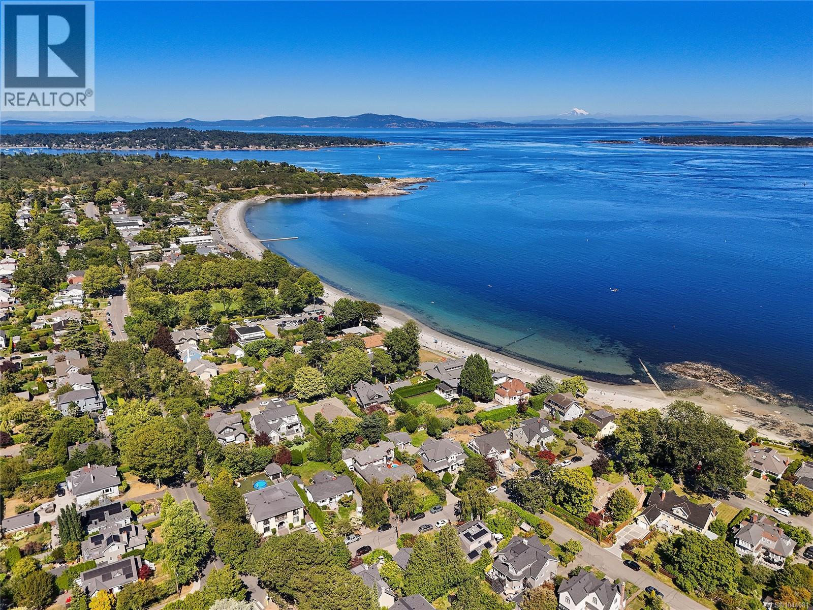  2420 Dryfe Street, Oak Bay
