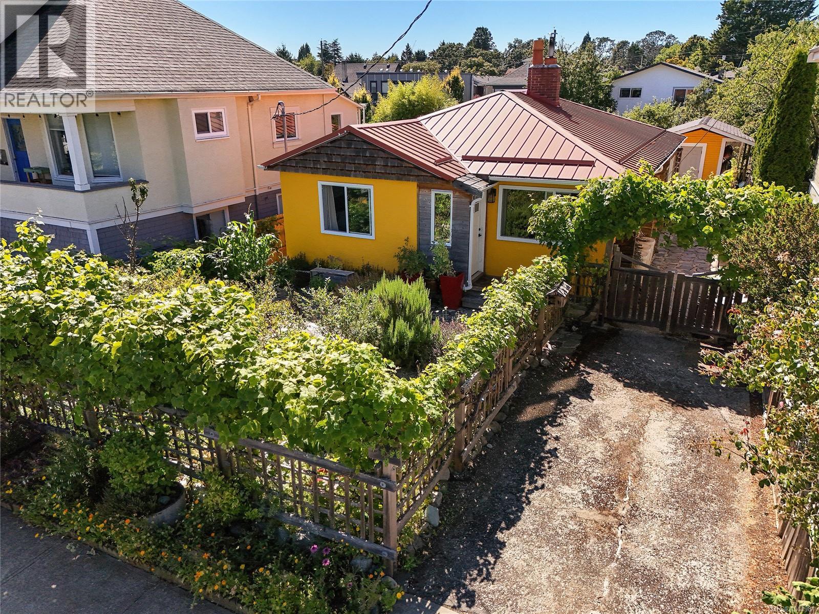  2420 Dryfe Street, Oak Bay