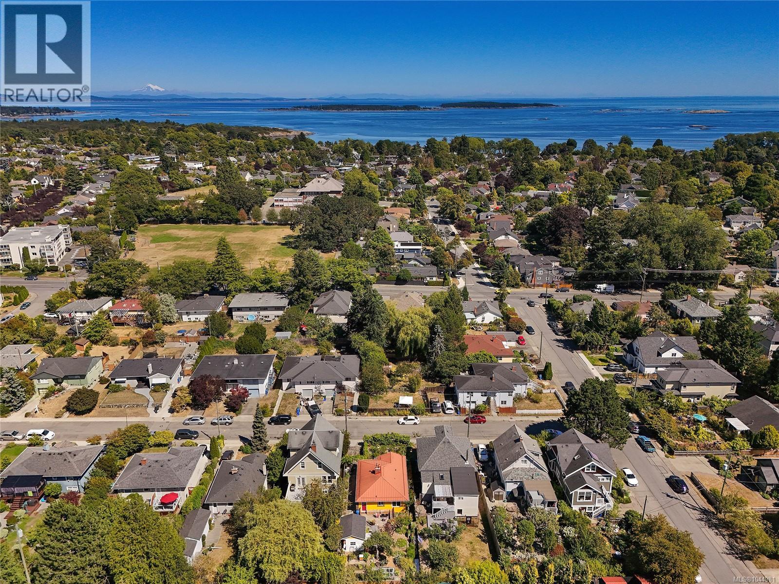 2420 Dryfe Street, Oak Bay